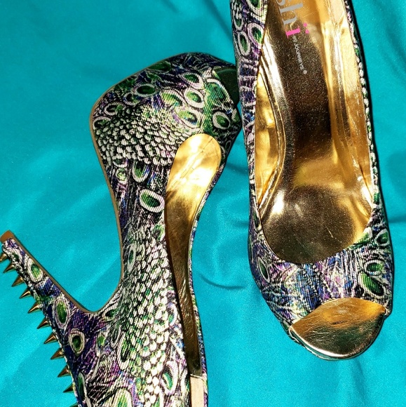 Shoes - Picture 3 of 8